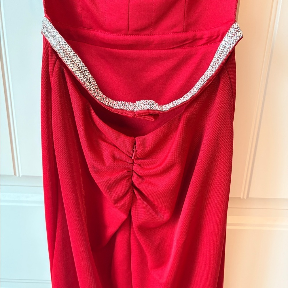 Camille La Vie Red Gown with Silver Rhinestone Belt NWT size 4 - Picture 4 of 6